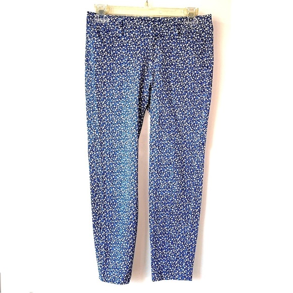 🏷️ 2/$20 Old Navy Blue Micro Floral Pixie Ankle Pants - Picture 1 of 10